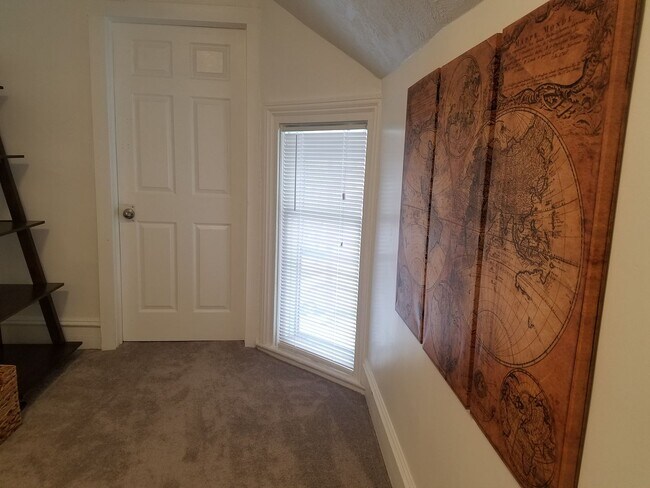 Building Photo - Downtown 2 Story Cottage Monthly Grand Rapids Rental