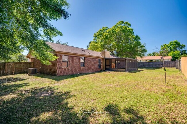 Building Photo - 7811 Woodpointe Dr