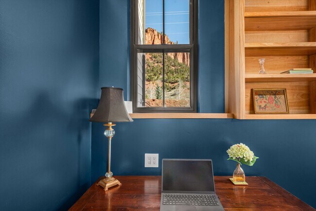 Building Photo - 106 Castle View Dr