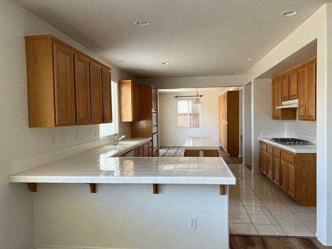 Building Photo - Beautiful home in central location of Victorville