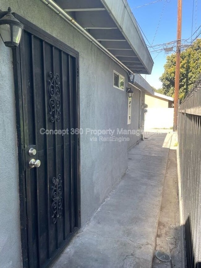Building Photo - 1325 W Parade St
