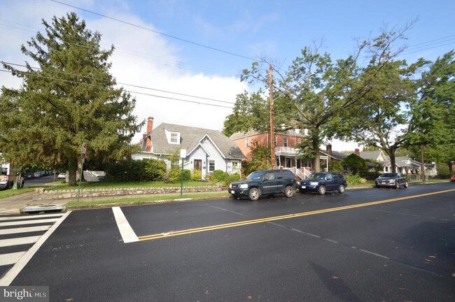 Building Photo - 6002 3rd St NE