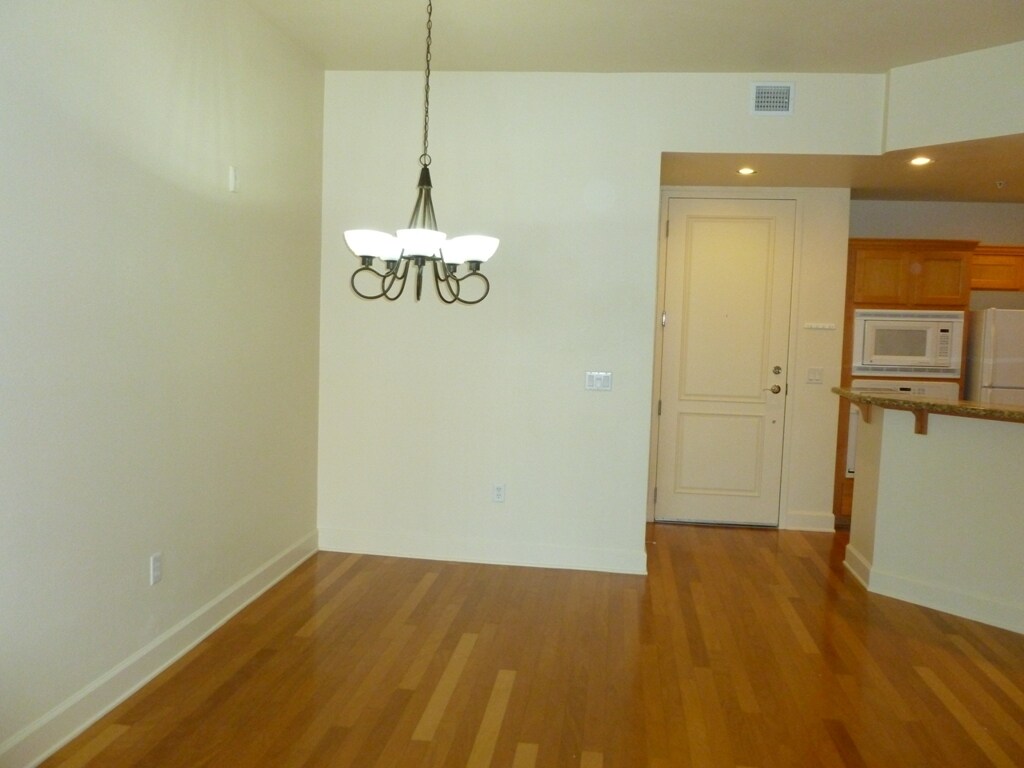 Building Photo - 59 E Agate Ave