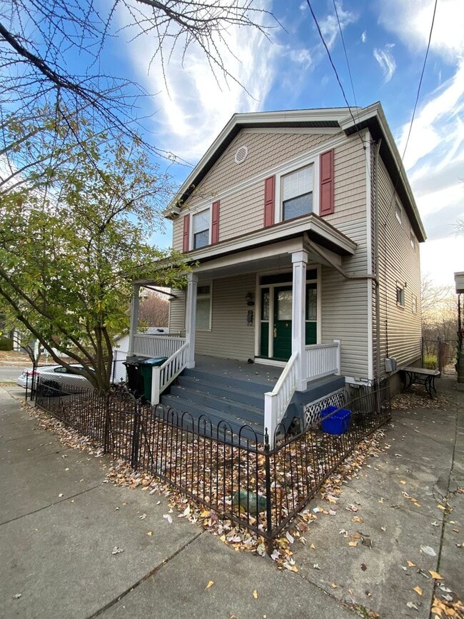 Building Photo - NT 407 Warner St. NT