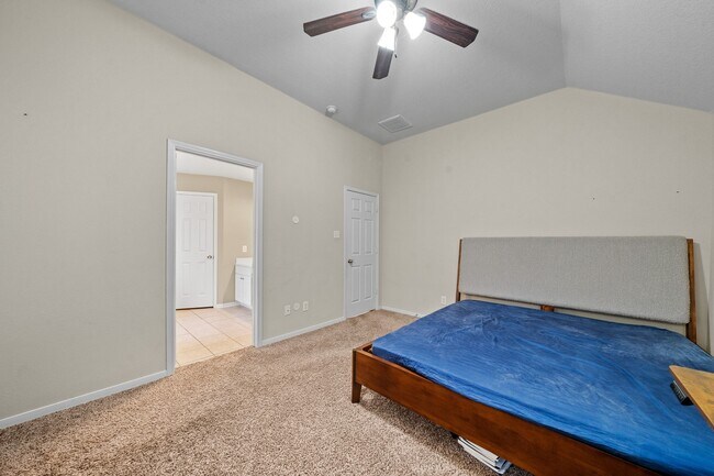 Building Photo - 15519 Elm Leaf Pl