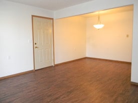 Dining Room (LVP) - Old Orchard Estates