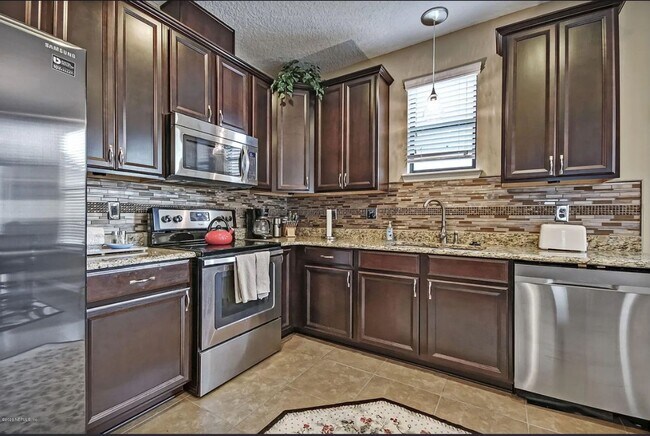 Building Photo - 3 BR/2BA | Newly Renovated Single Family Home | 1-Car Parking | Large Covered Patio| In desirable...