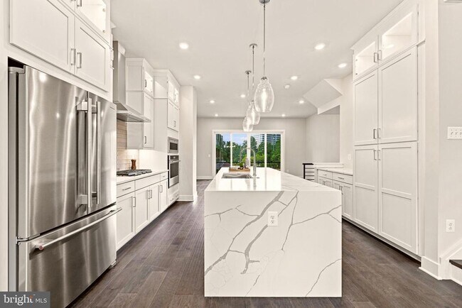 Building Photo - 11630 American Dream Way