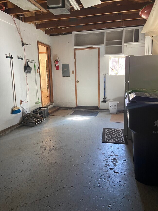 Building Photo - 2673 Wailaki St