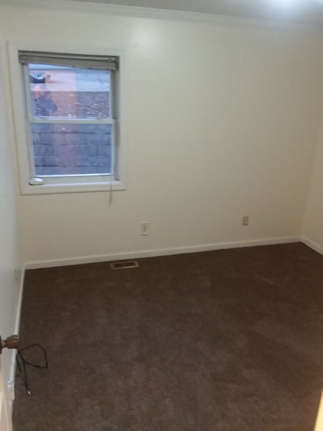 Building Photo - 445 Harner St