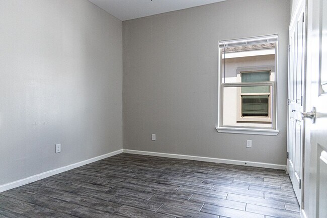 Building Photo - 5808 Sandpiper Ave