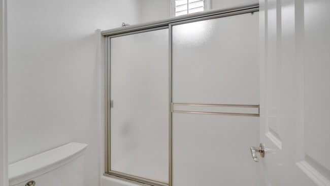 Building Photo - 183 Kingswood