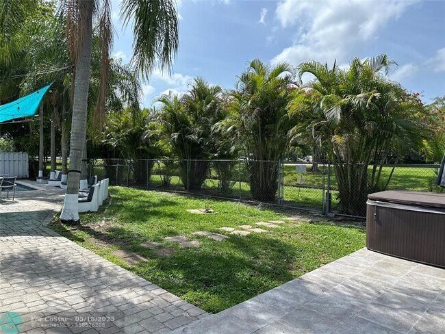 Building Photo - 10310 NW 20th Ct