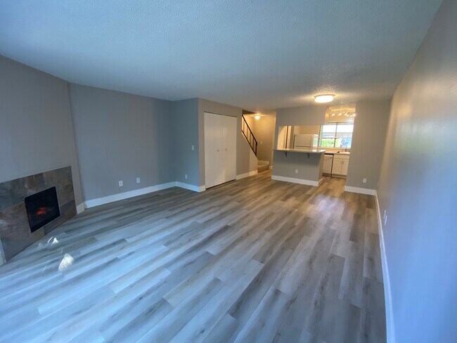 Building Photo - Fully renovated 2 bedroom, 1.5 bath apartment available with Separate Garage! Fully remodeled Kit...