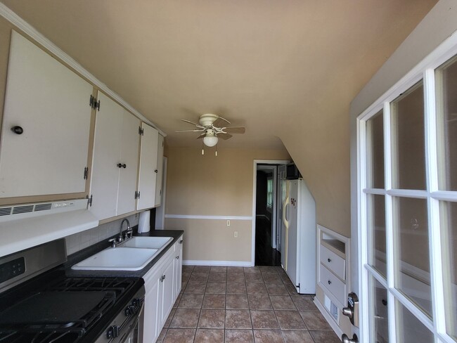 Building Photo - Secluded 4-Bedroom Carriage House with Wor...