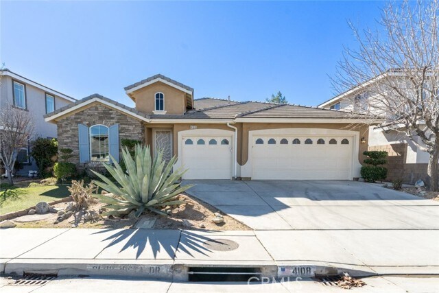 Primary Photo - 4108 Club Vista Dr