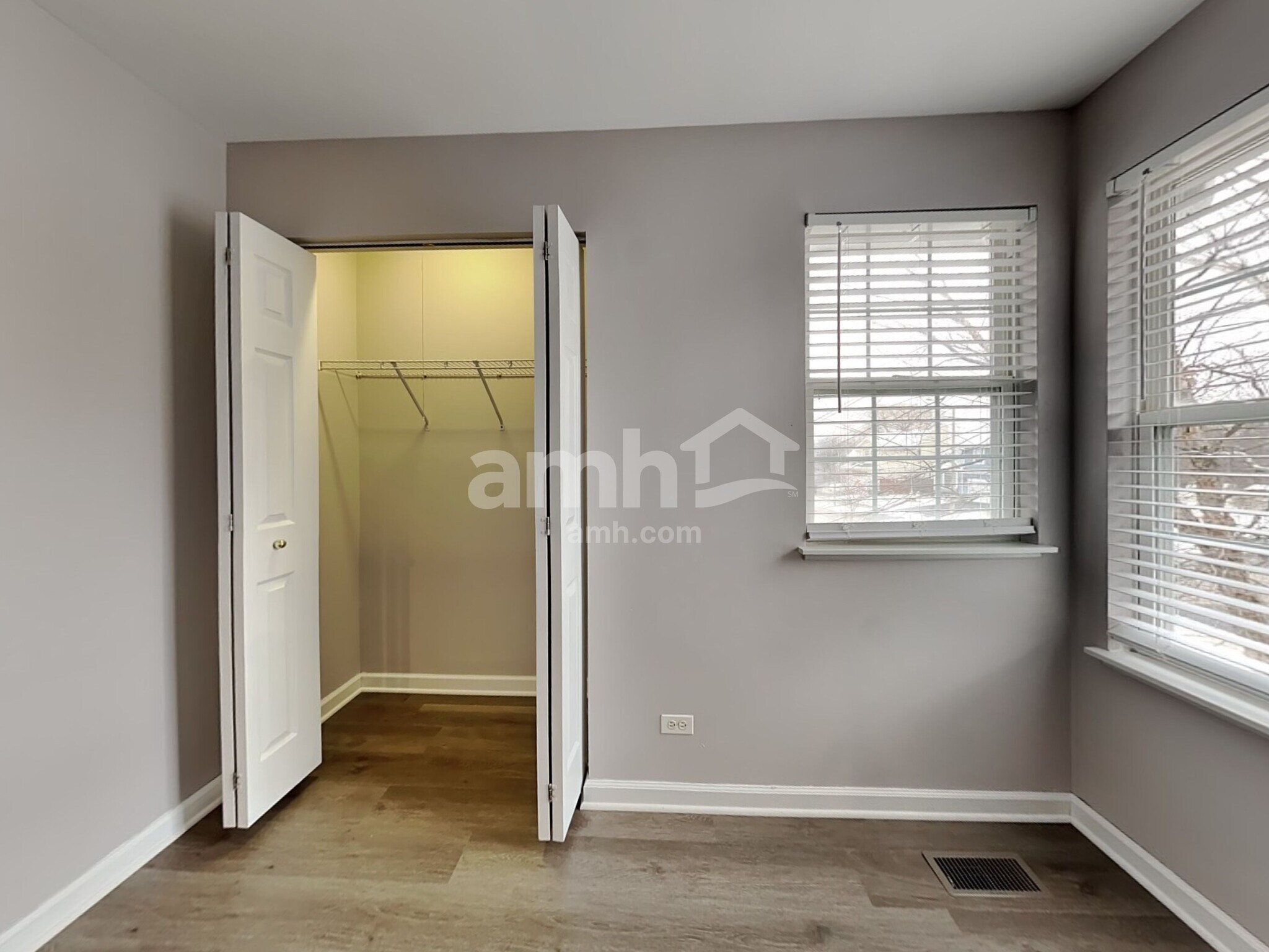 Building Photo - 230 School Dr