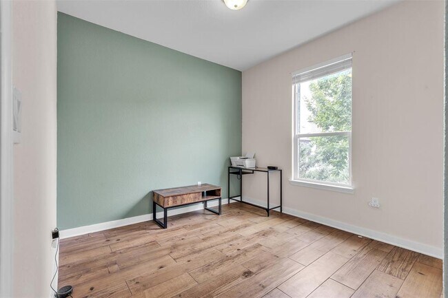 Building Photo - 128 Kavanaugh St