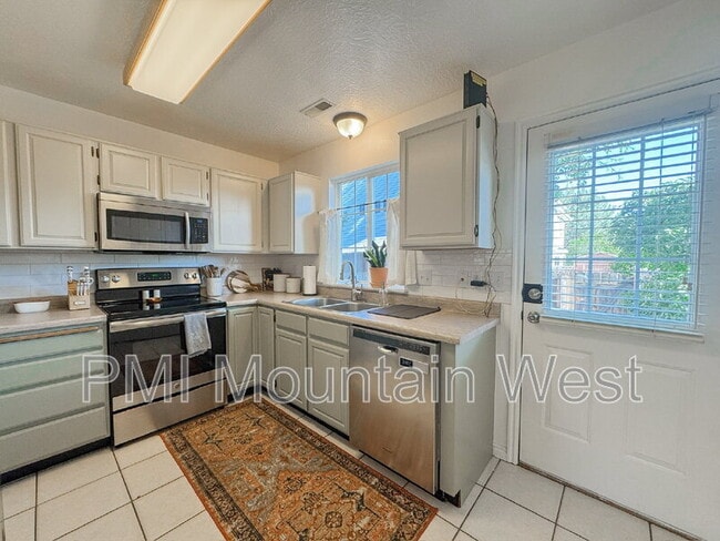 Building Photo - 446 E Parkside Cir