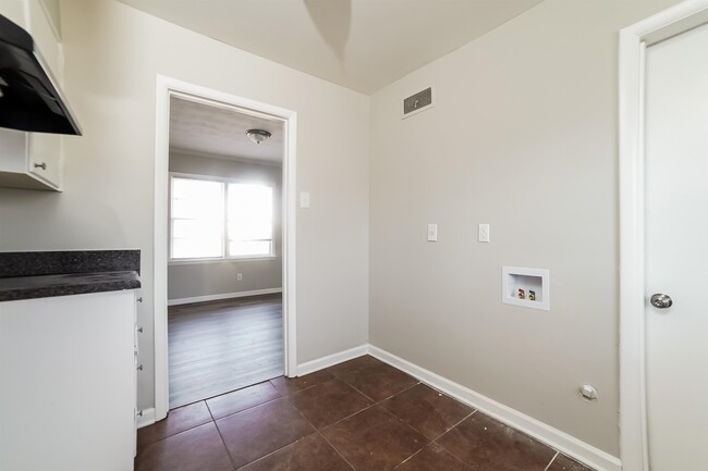 Building Photo - 3714 Bedford Ln