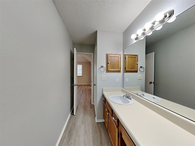 Building Photo - Captivating Single Family Home | 3 BR/2BA | 1-Car Covered Parking | Gated backyard