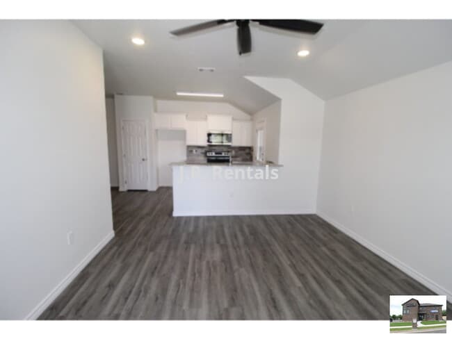 Building Photo - 118 Wind Ridge Dr