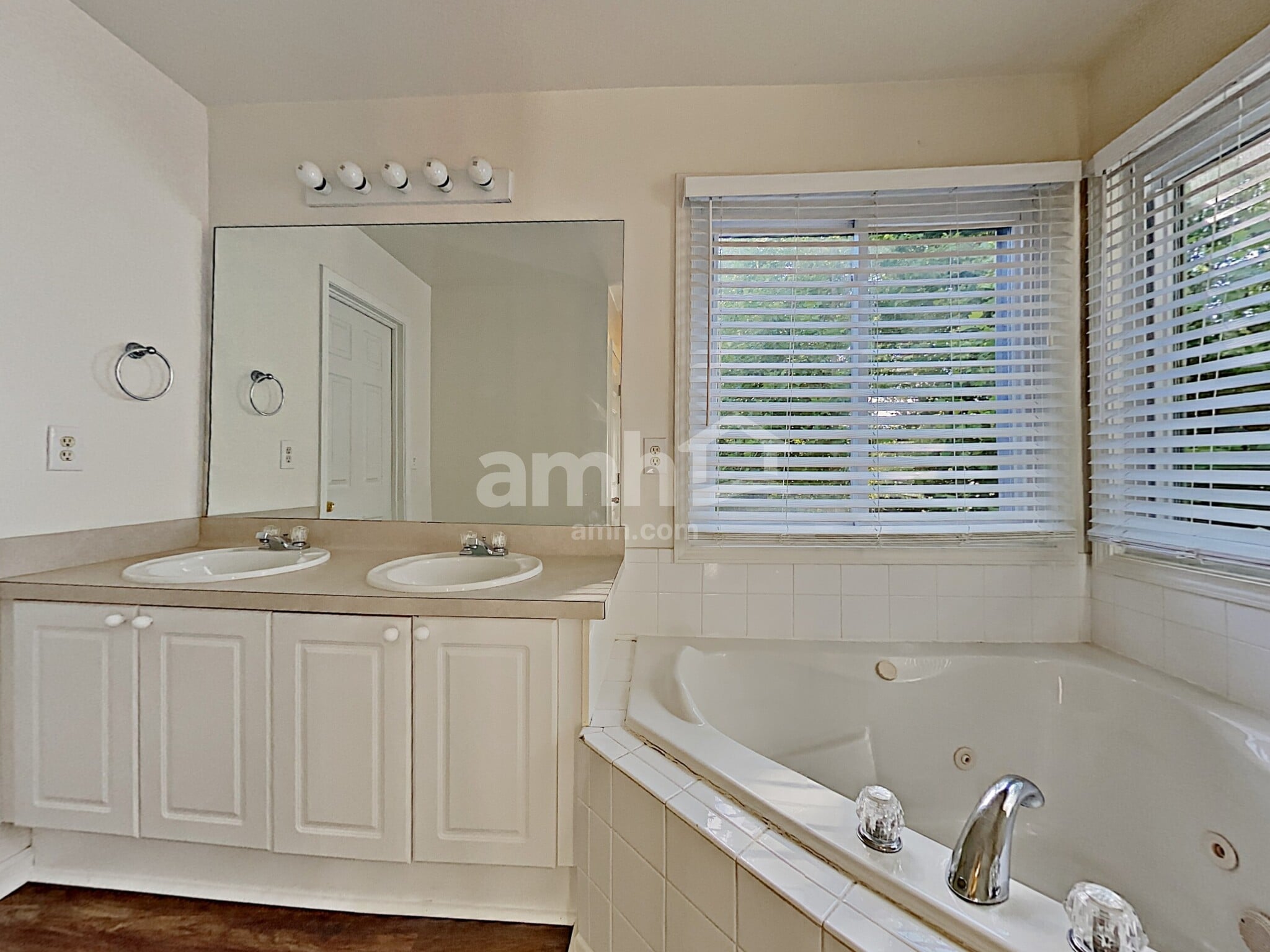 Building Photo - 714 Ridgewood Way