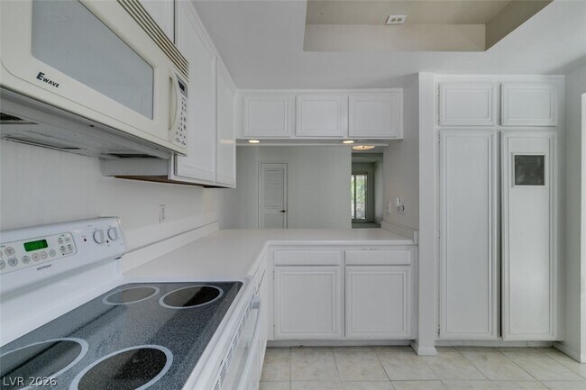 Building Photo - 3452 Pino Cir