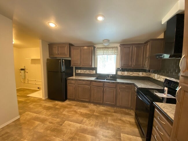 Building Photo - Gorgeous Home w/Huge Shop in La Pine!