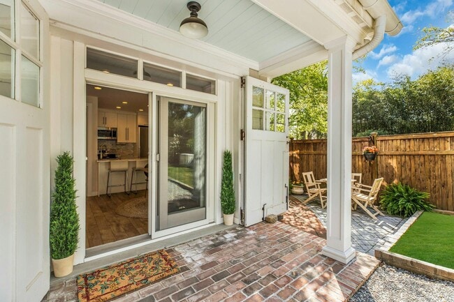 Building Photo - 14 Crossman Pl