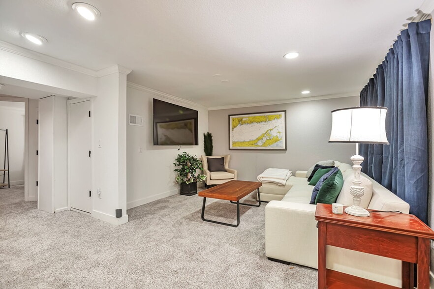 Basement family/rec space - 3870 Broadway St