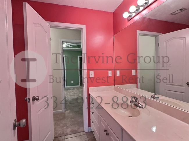 Building Photo - 2 Bed 2 Bath