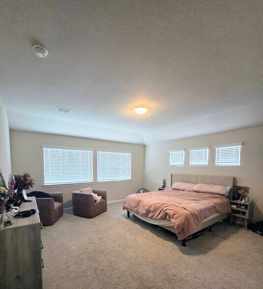 Building Photo - 1105 Goldenrod Dr
