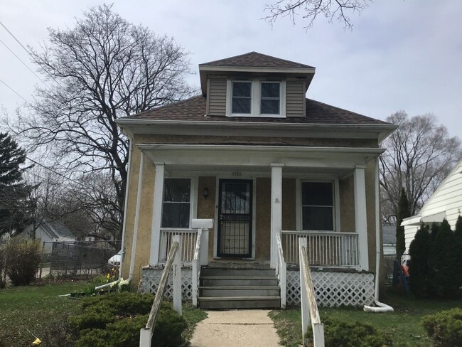 Building Photo - 4 Bedroom Single Family Home