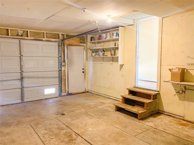 Building Photo - 801 Pecore St