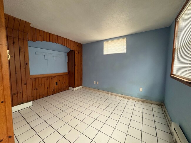 Building Photo - 908 E Washington St