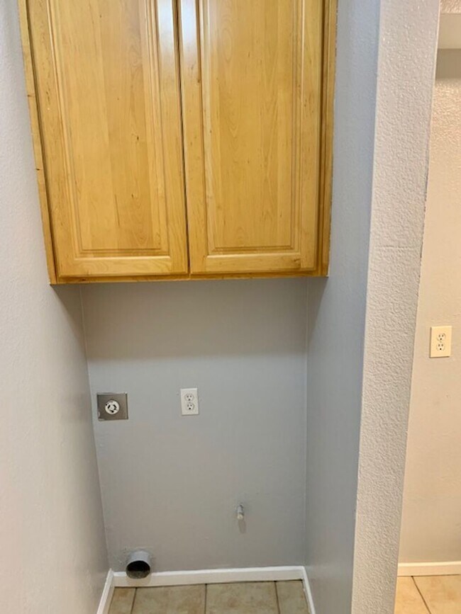 Building Photo - Great 1 bed 1 bath Condo in Pittsburg -- AVAILABLE NOW !!!