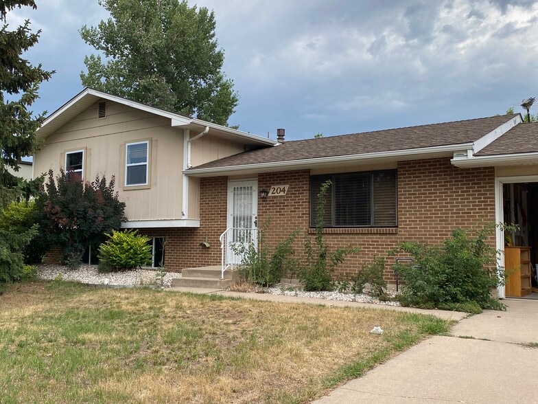 Primary Photo - 204 E Swallow Rd