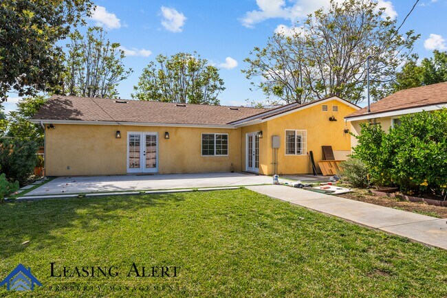 Building Photo - 7800 Lindley Ave