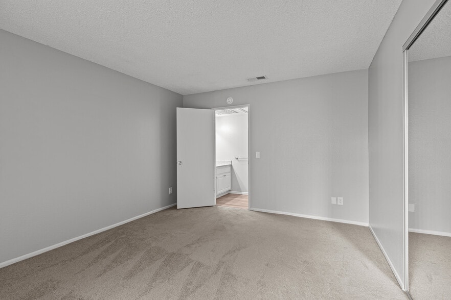 1 Bedroom - Hidden Springs Apartments