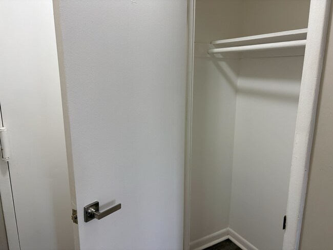 Building Photo - 2025 Move-In Special – $200 Off First Mont...