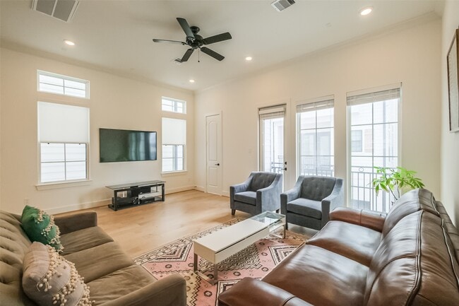 Building Photo - 2017 Lou Ellen Ln