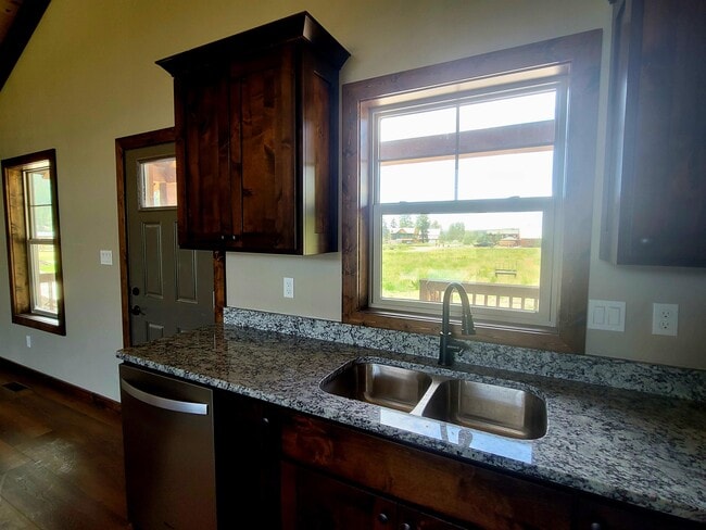 Building Photo - 401 Alpine Dr