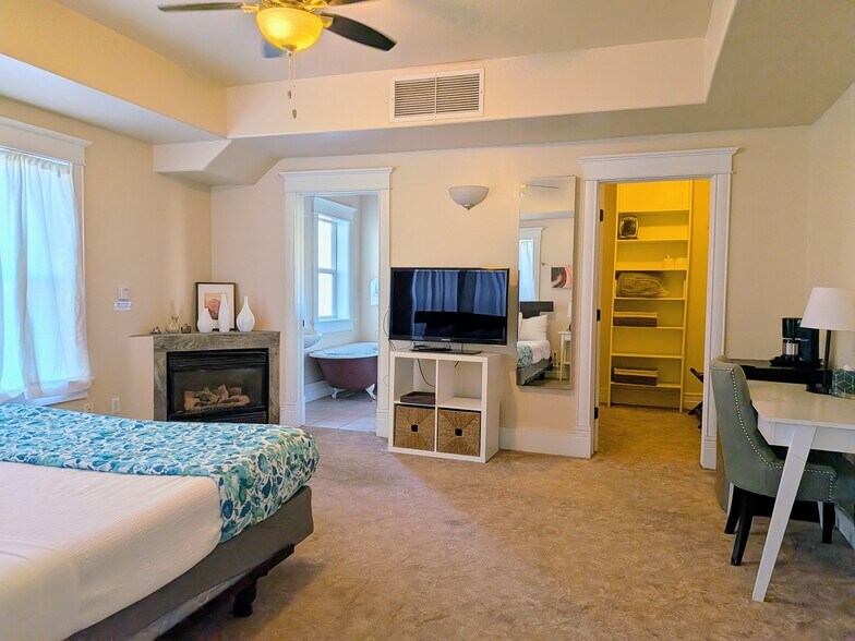 Building Photo - 250 N 100 W