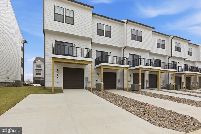 Building Photo - 332 Ensemble Wy