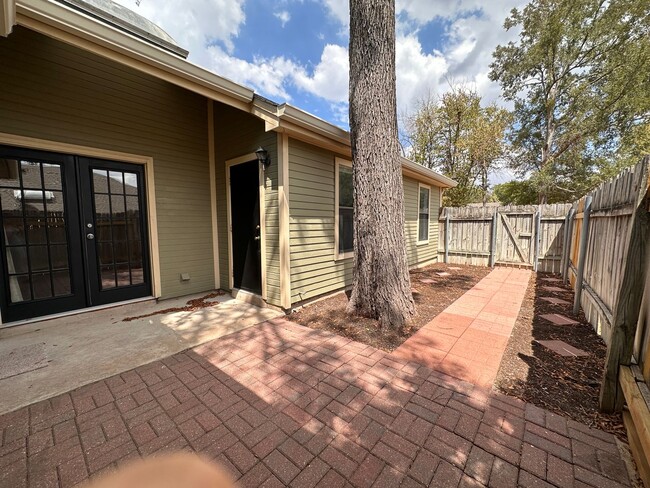 Building Photo - Super Cute Condo in Downtown Georgetown