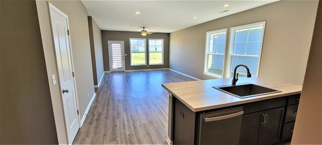 Building Photo - 2158 Ottawa Dr