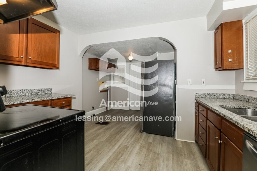 Building Photo - 2415 Central Ave