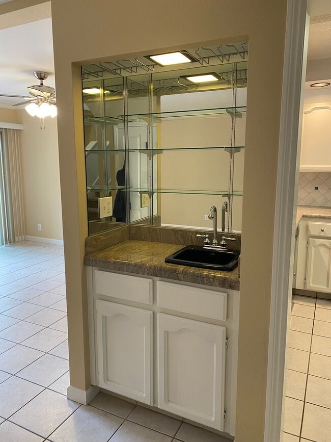 Building Photo - Cambrian 3 bed 2.5 bath townhouse available!