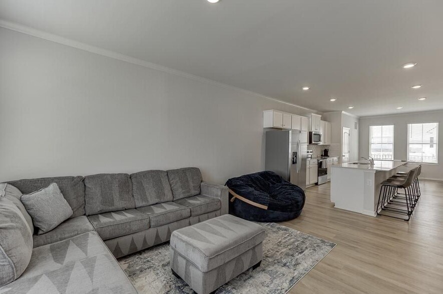 Building Photo - 6659 Corryton St